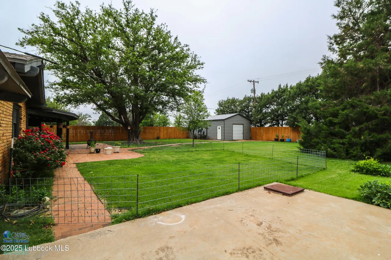 Photo 20 — 827 N Amherst Road, Earth, TX 79031
