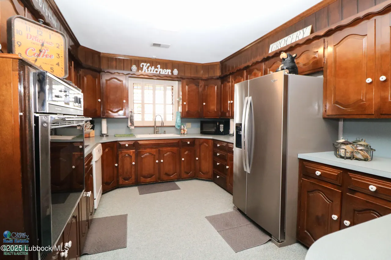 Photo 5 — 827 N Amherst Road, Earth, TX 79031