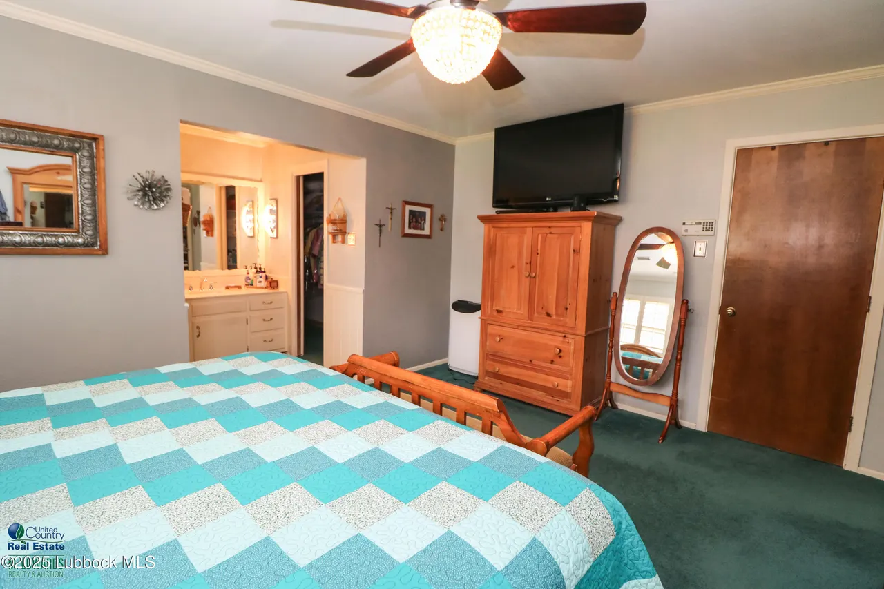Photo 9 — 827 N Amherst Road, Earth, TX 79031