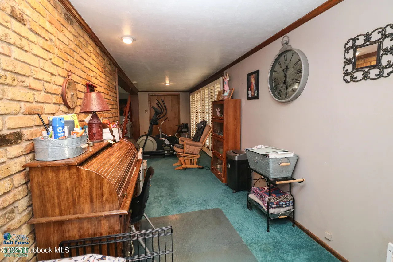 Photo 17 — 827 N Amherst Road, Earth, TX 79031