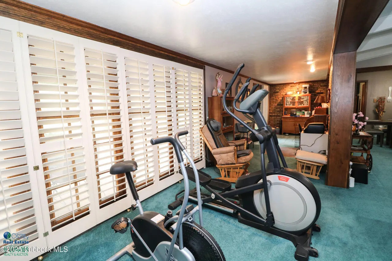 Photo 16 — 827 N Amherst Road, Earth, TX 79031