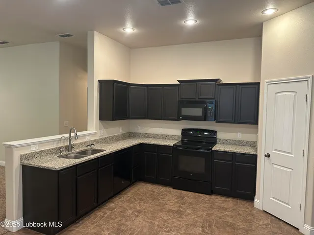 Photo 5 — 6932 37th Street, Lubbock, TX 79407