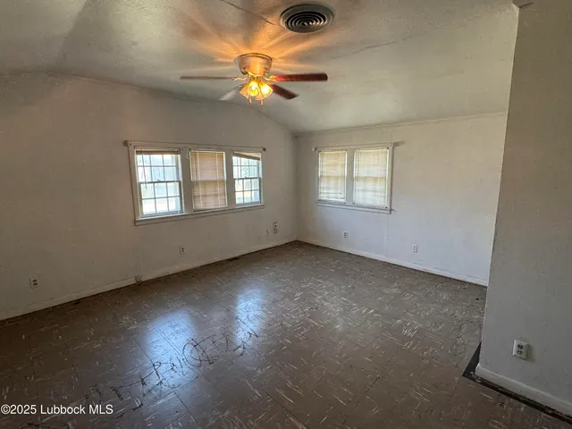 Photo 7 — 1404 W 7th Street, Plainview, TX 79072