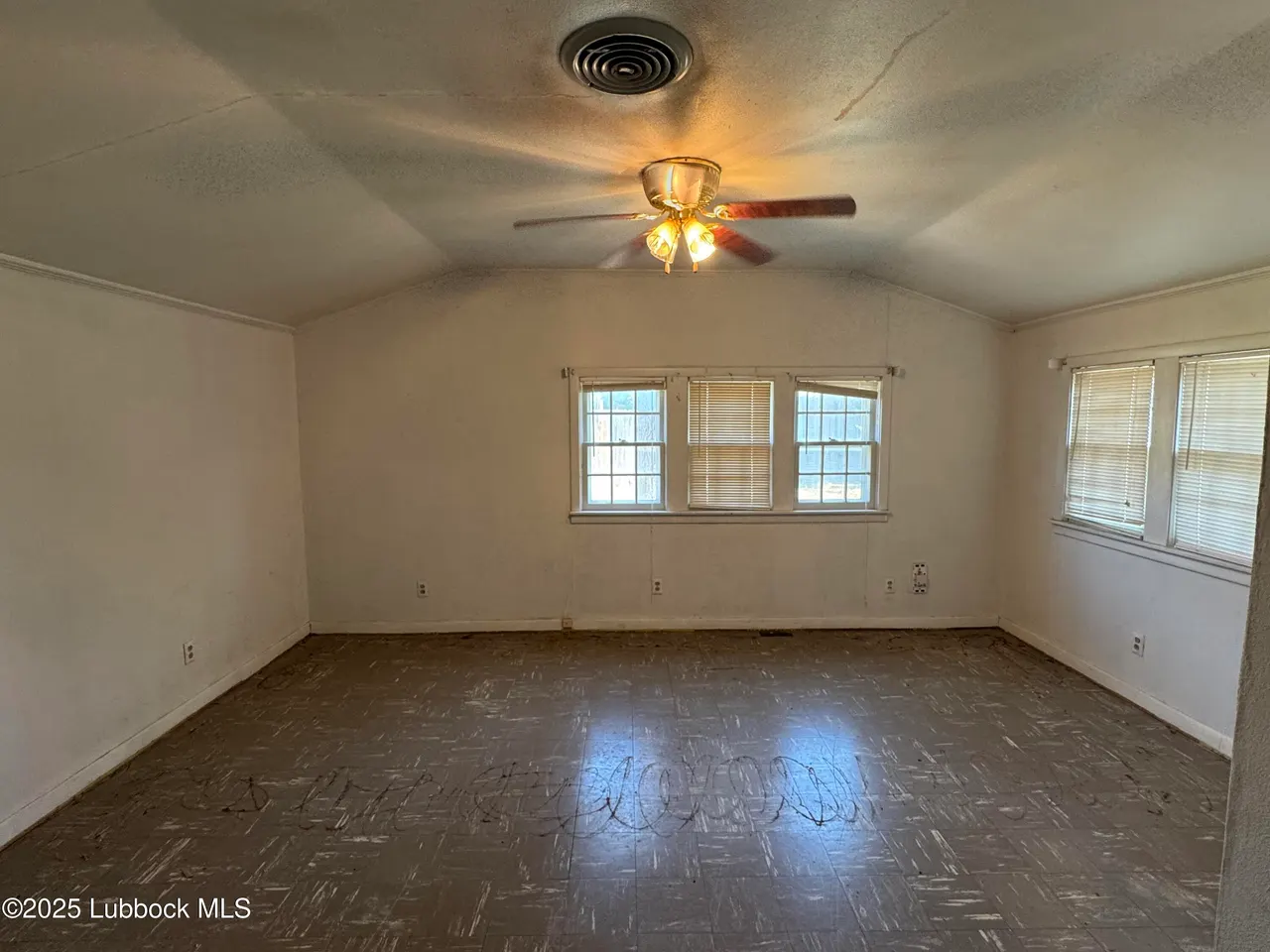 Photo 14 — 1404 W 7th Street, Plainview, TX 79072