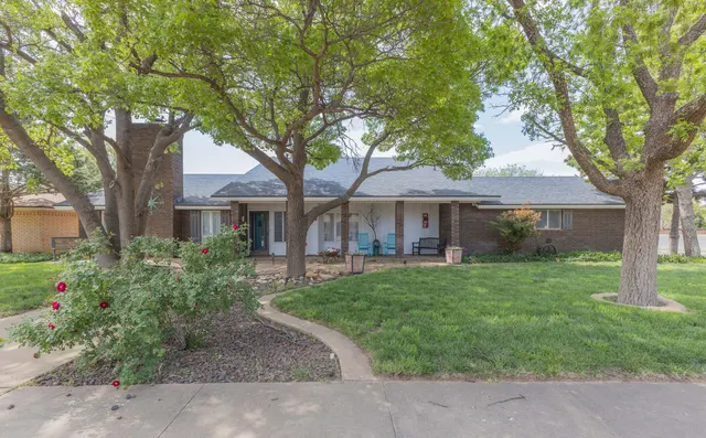 Photo 2 — 1102 15th Street, Shallowater, TX 79363