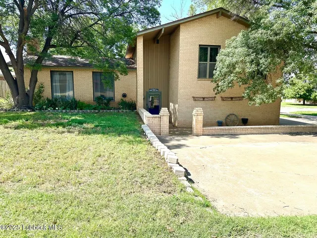 Photo 3 — 1201 Ebeling Drive, Plainview, TX 79072