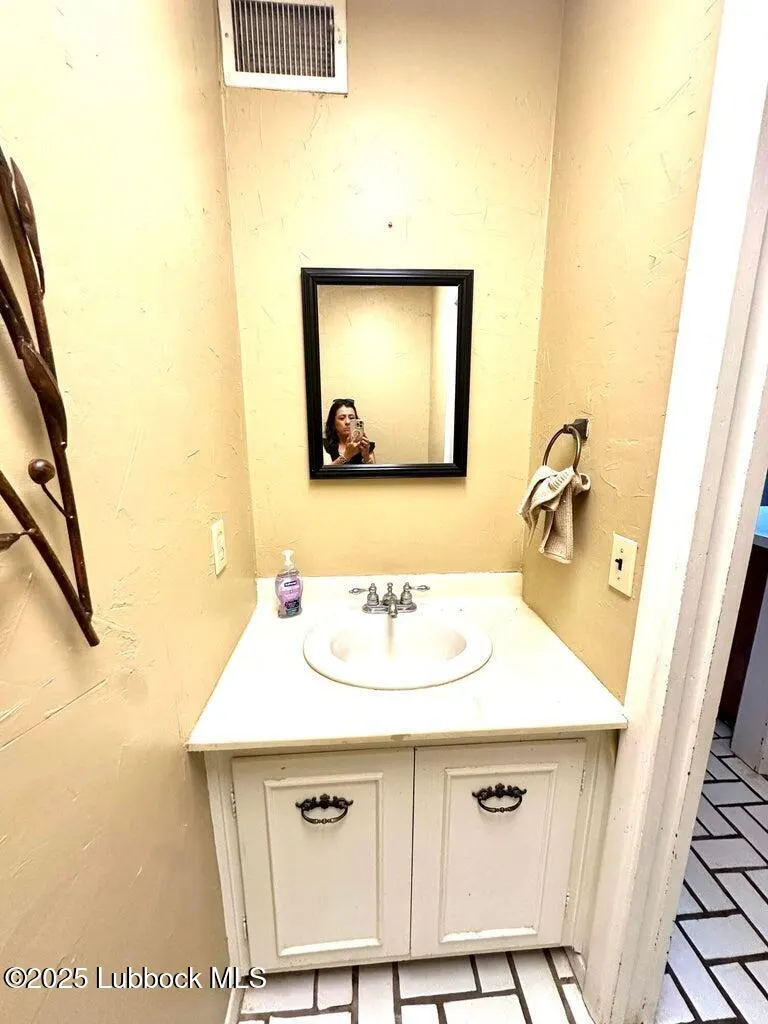 Photo 14 — 1201 Ebeling Drive, Plainview, TX 79072