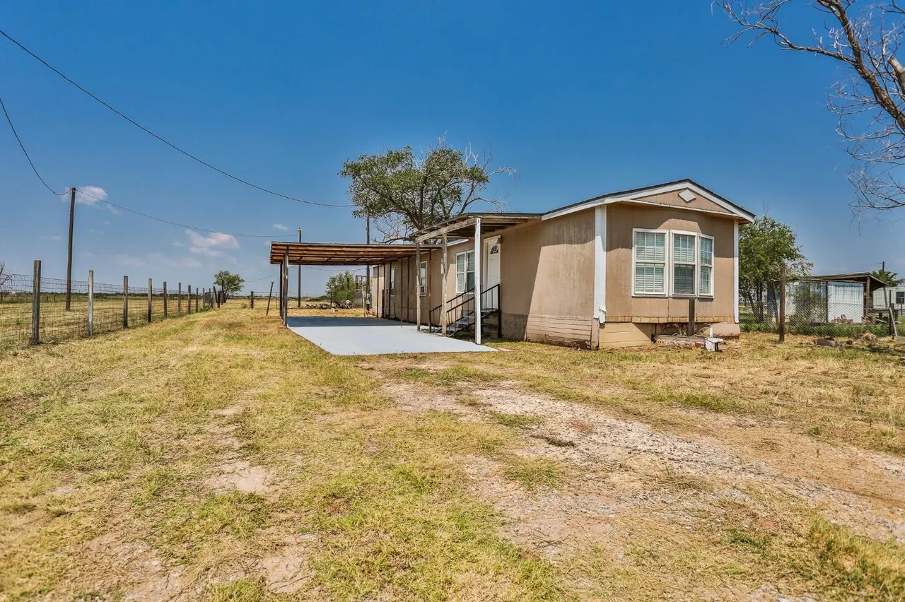 Photo 2 — 221 N County Road 2850, Lubbock, TX 79403