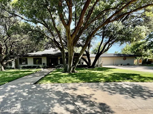 Front exterior — 103 Yucca Terrace, Plainview, TX 79072