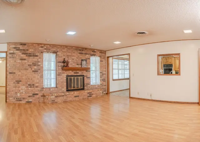 Photo 6 — 303 Comanche Trail, Tulia, TX 79088