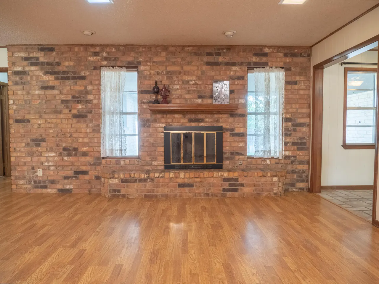 Photo 7 — 303 Comanche Trail, Tulia, TX 79088