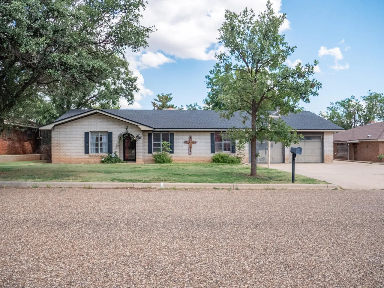 Photo 2 — 303 Comanche Trail, Tulia, TX 79088