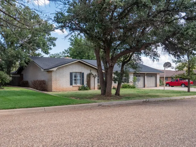 Photo 3 — 303 Comanche Trail, Tulia, TX 79088