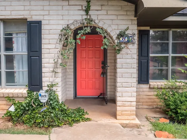Photo 4 — 303 Comanche Trail, Tulia, TX 79088