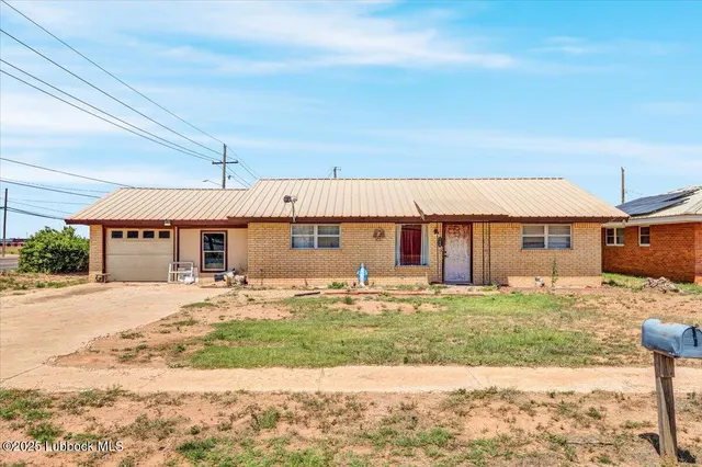 Front exterior — 102 Eagle Avenue, Levelland, TX 79336
