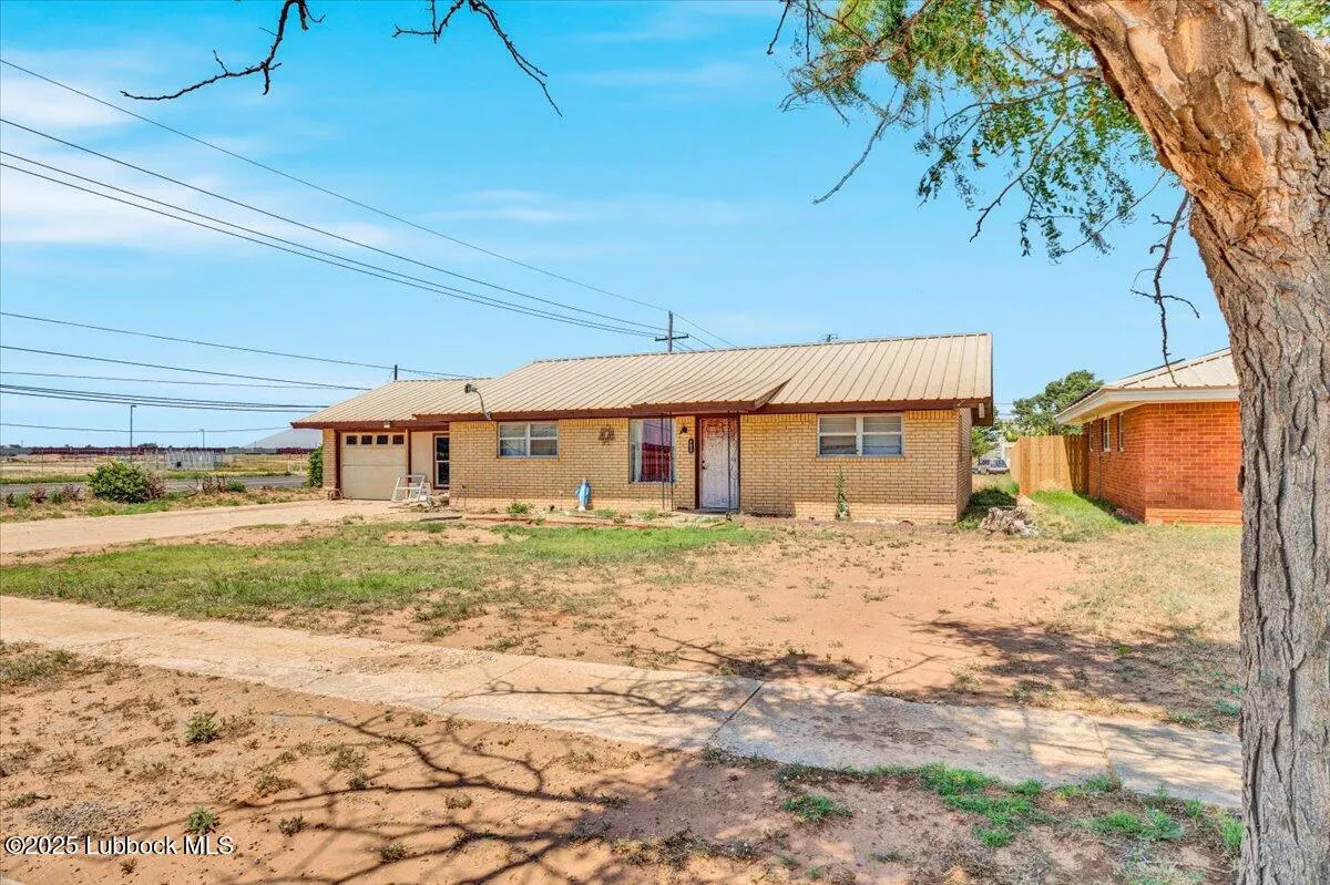 Photo 2 — 102 Eagle Avenue, Levelland, TX 79336