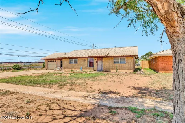 Photo 2 — 102 Eagle Avenue, Levelland, TX 79336