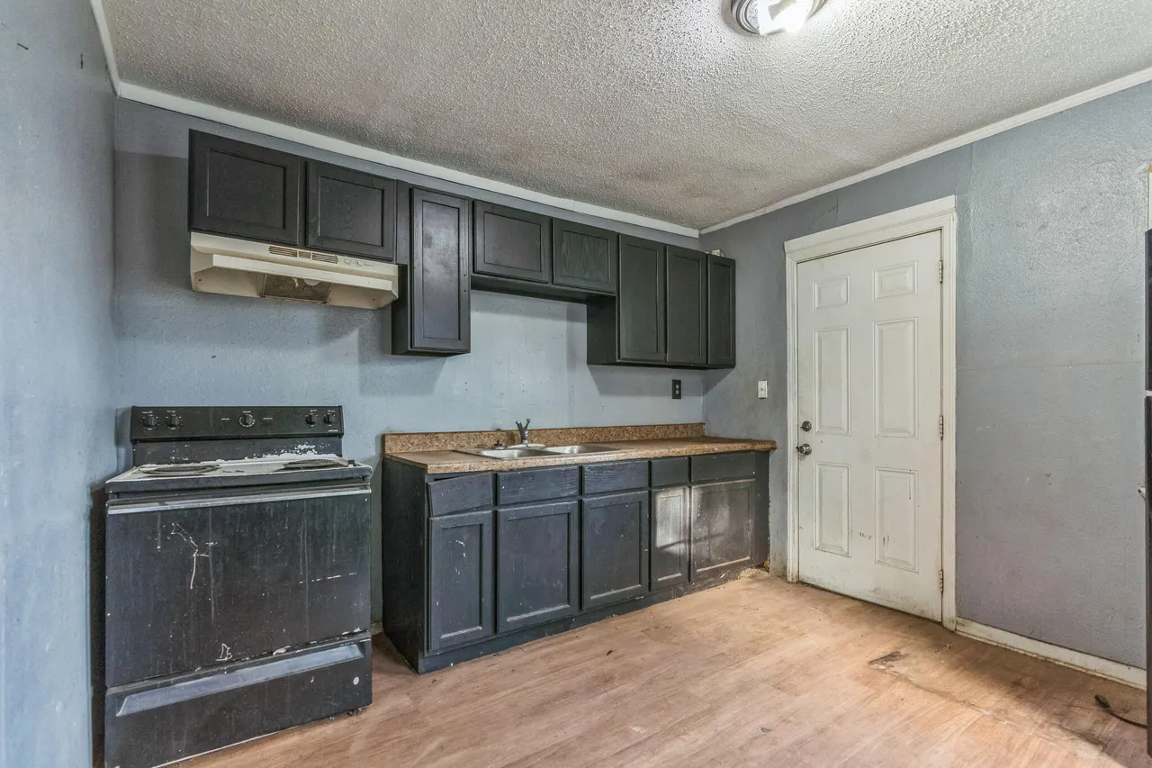 Photo 8 — 2203 2nd Place, Lubbock, TX 79415