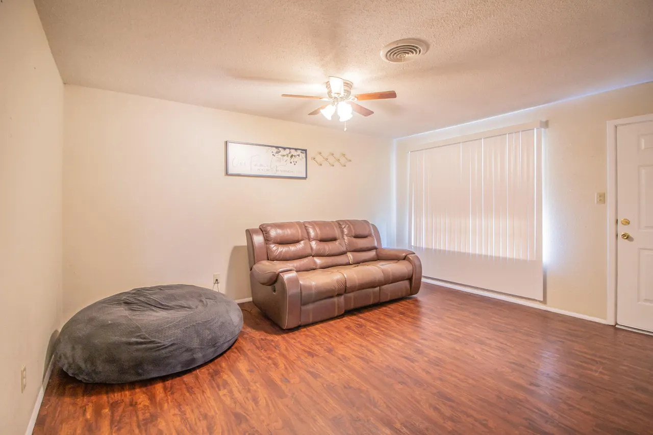 Photo 4 — 105 J B Avenue, Floydada, TX 79235