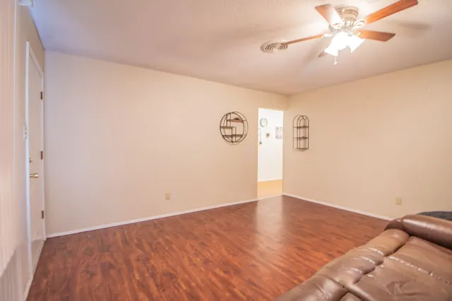 Photo 5 — 105 J B Avenue, Floydada, TX 79235