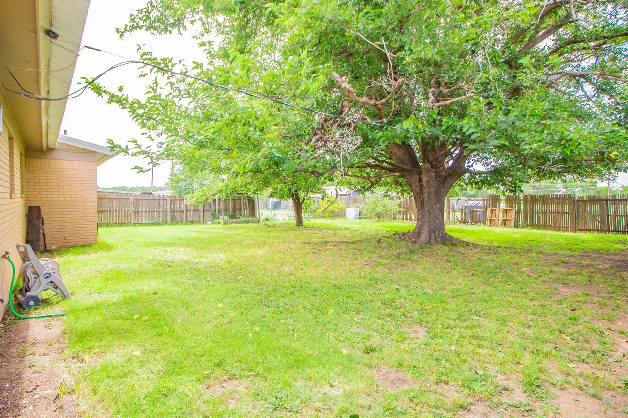 Photo 18 — 105 J B Avenue, Floydada, TX 79235