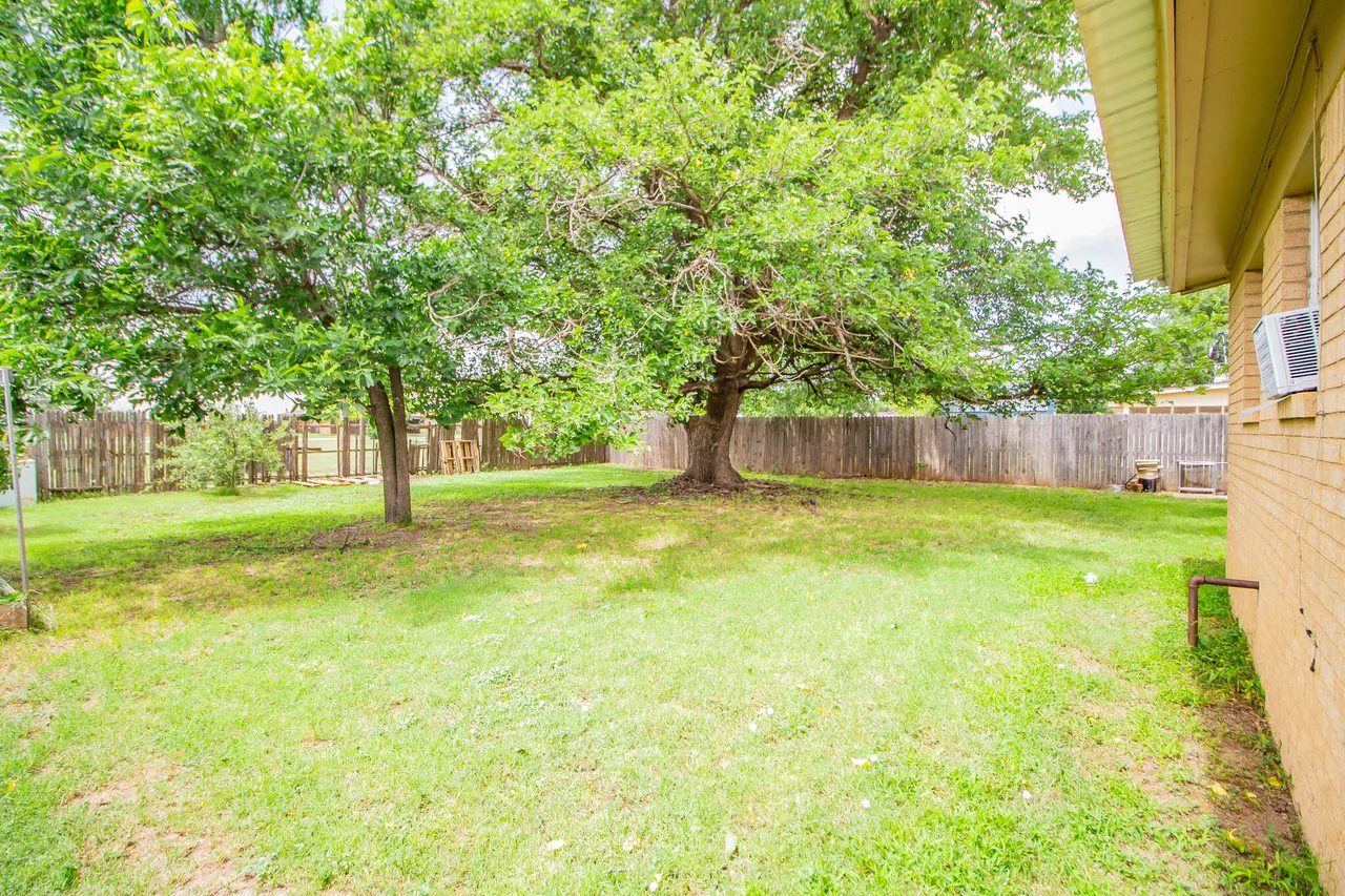 Photo 20 — 105 J B Avenue, Floydada, TX 79235