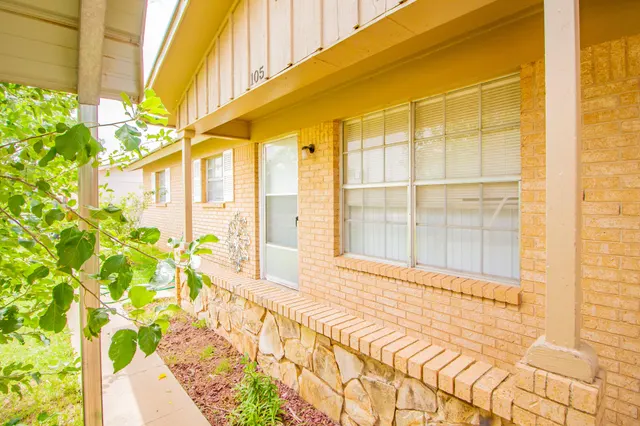 Photo 3 — 105 J B Avenue, Floydada, TX 79235