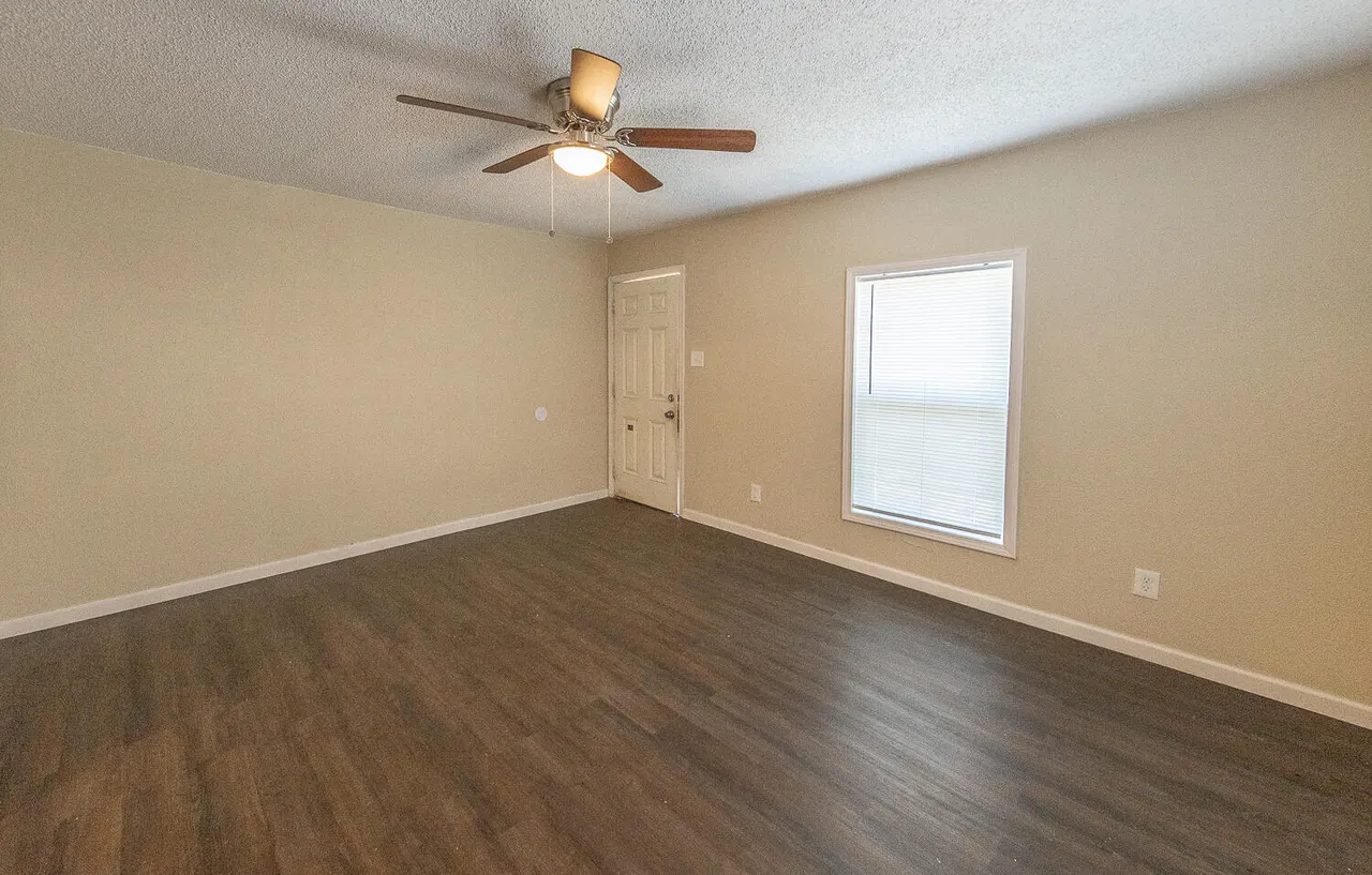 Photo 5 — 2022 37th Street, Lubbock, TX 79412