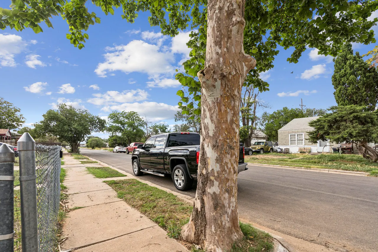 Photo 4 — 1510 33rd Street, Lubbock, TX 79411