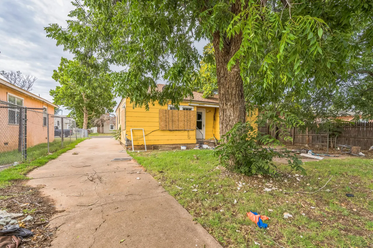 Photo 7 — 1510 33rd Street, Lubbock, TX 79411