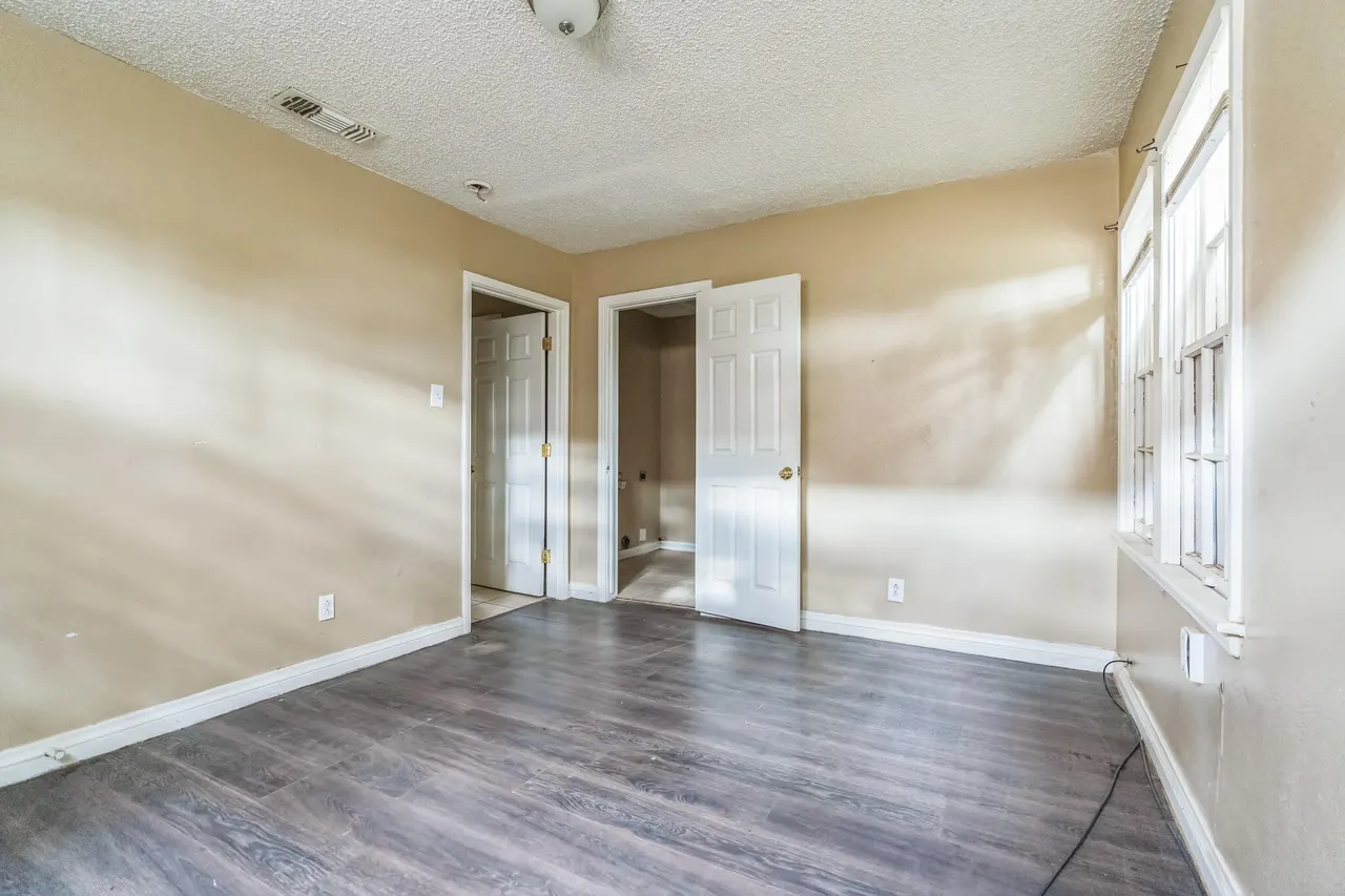 Photo 13 — 1510 33rd Street, Lubbock, TX 79411