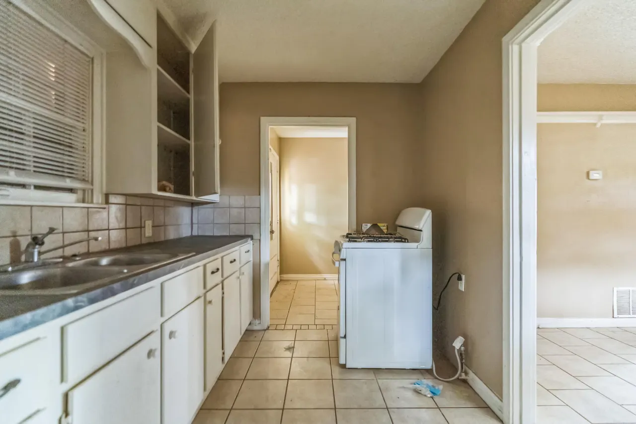Photo 17 — 1510 33rd Street, Lubbock, TX 79411
