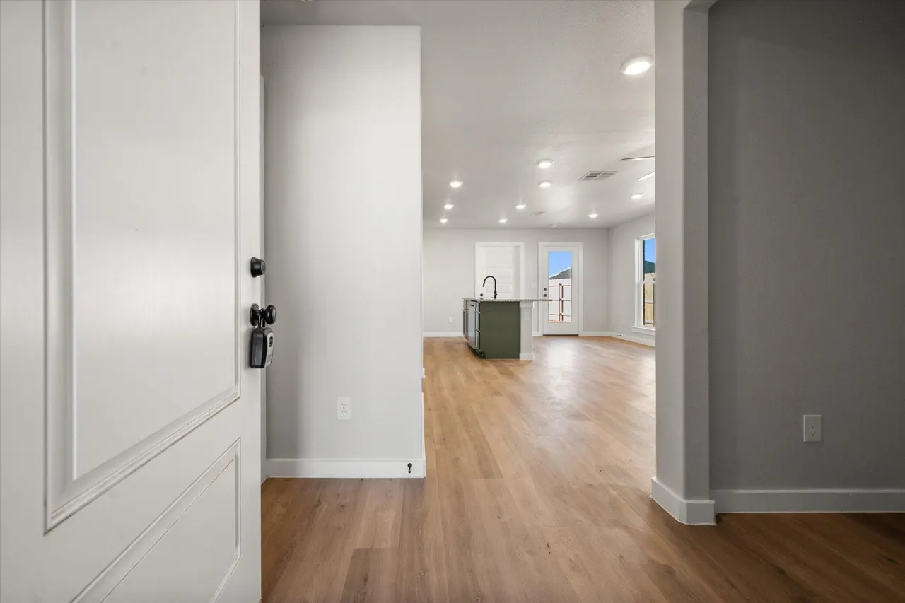 Photo 4 — 6302 Volney Avenue, Lubbock, TX 79407