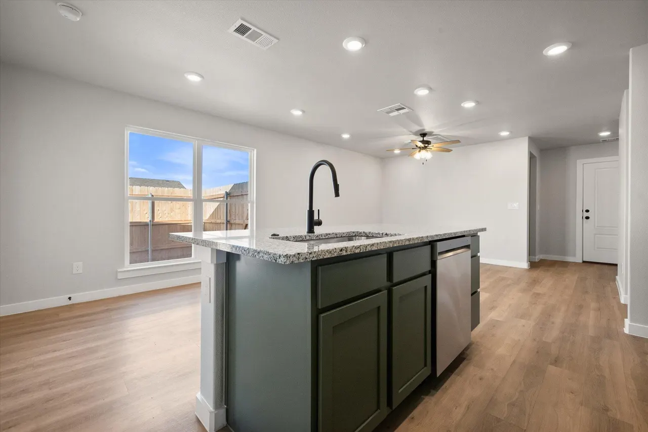 Photo 13 — 6302 Volney Avenue, Lubbock, TX 79407