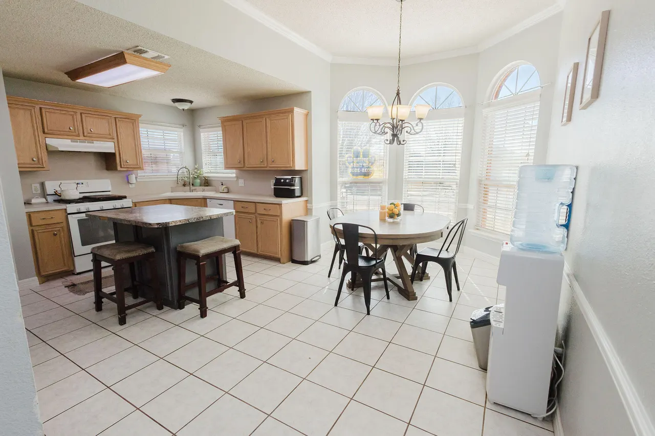 Photo 5 — 6710 7th Street, Lubbock, TX 79416