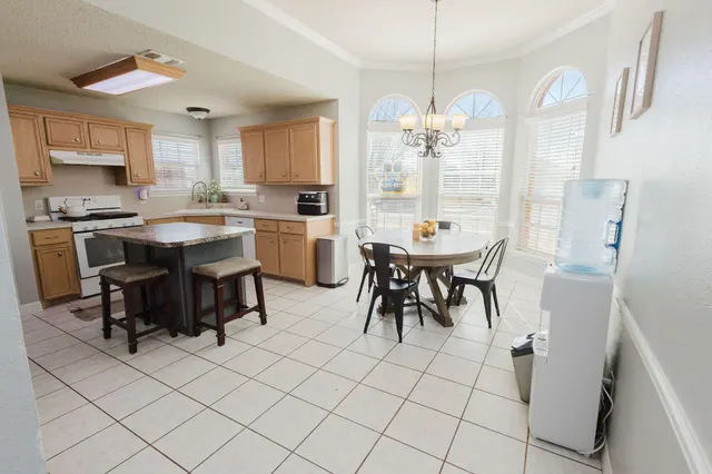 Photo 5 — 6710 7th Street, Lubbock, TX 79416