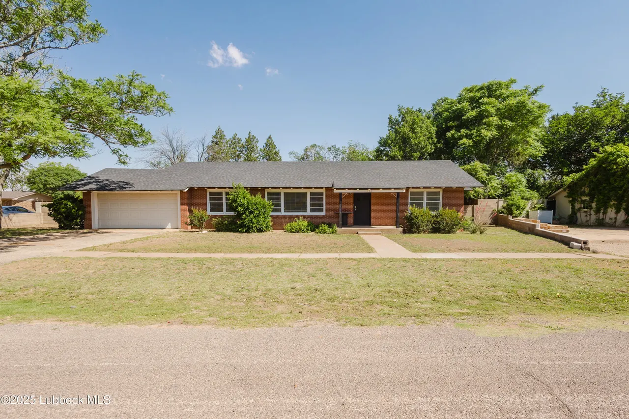 Front exterior — 106 Cherry Lane, Lamesa, TX 79331