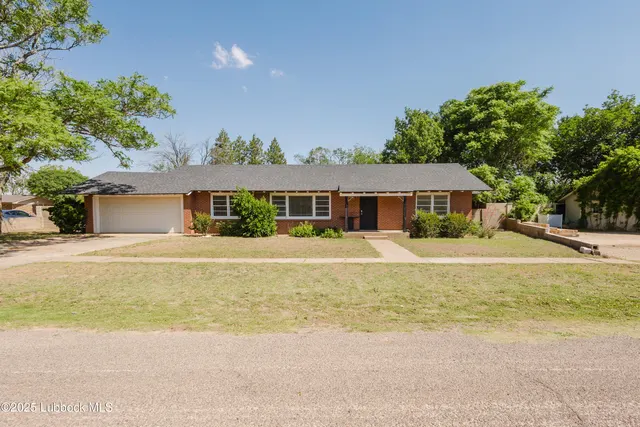 Front exterior — 106 Cherry Lane, Lamesa, TX 79331