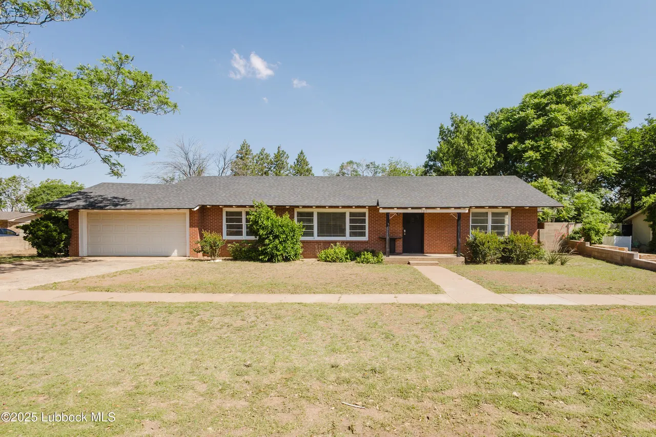 Photo 2 — 106 Cherry Lane, Lamesa, TX 79331