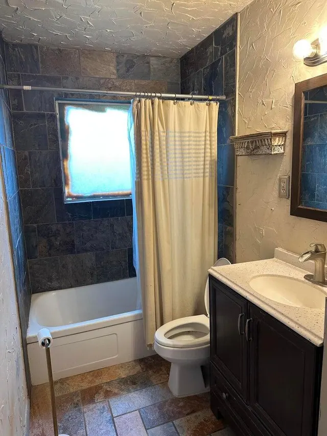 Photo 8 — 1012 S Lawn Street, Hale Center, TX 79041