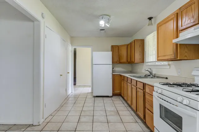 Photo 4 — 3608 27th Street, Lubbock, TX 79410