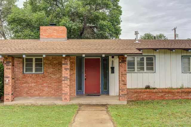 Photo 3 — 3608 27th Street, Lubbock, TX 79410
