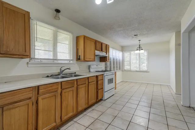 Photo 6 — 3608 27th Street, Lubbock, TX 79410