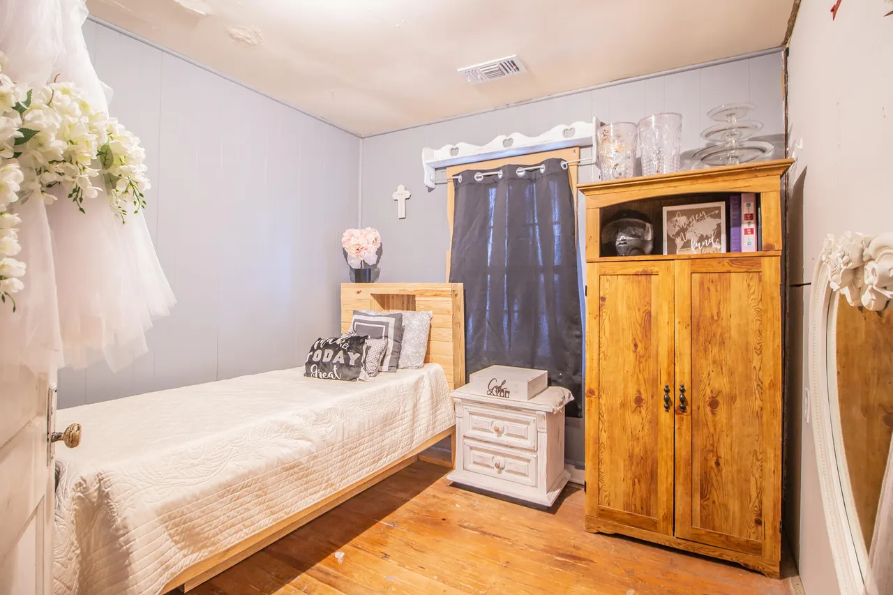 Photo 11 — 1501 8th Street, Levelland, TX 79336