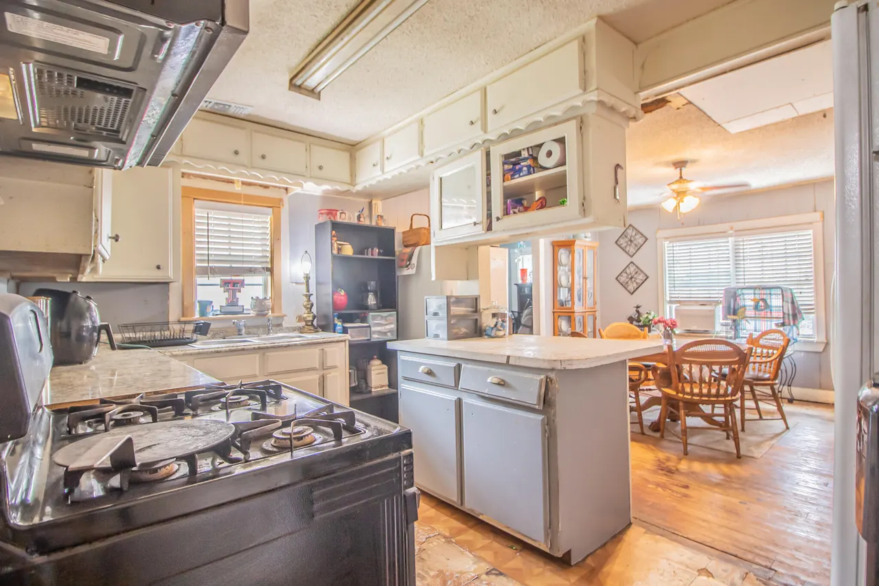 Photo 6 — 1501 8th Street, Levelland, TX 79336
