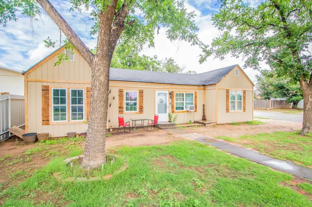 Front exterior — 1501 8th Street, Levelland, TX 79336