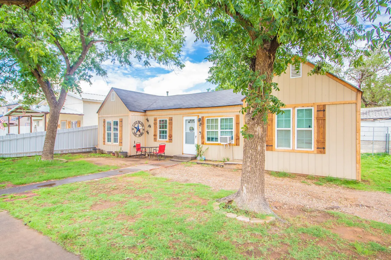 Photo 2 — 1501 8th Street, Levelland, TX 79336