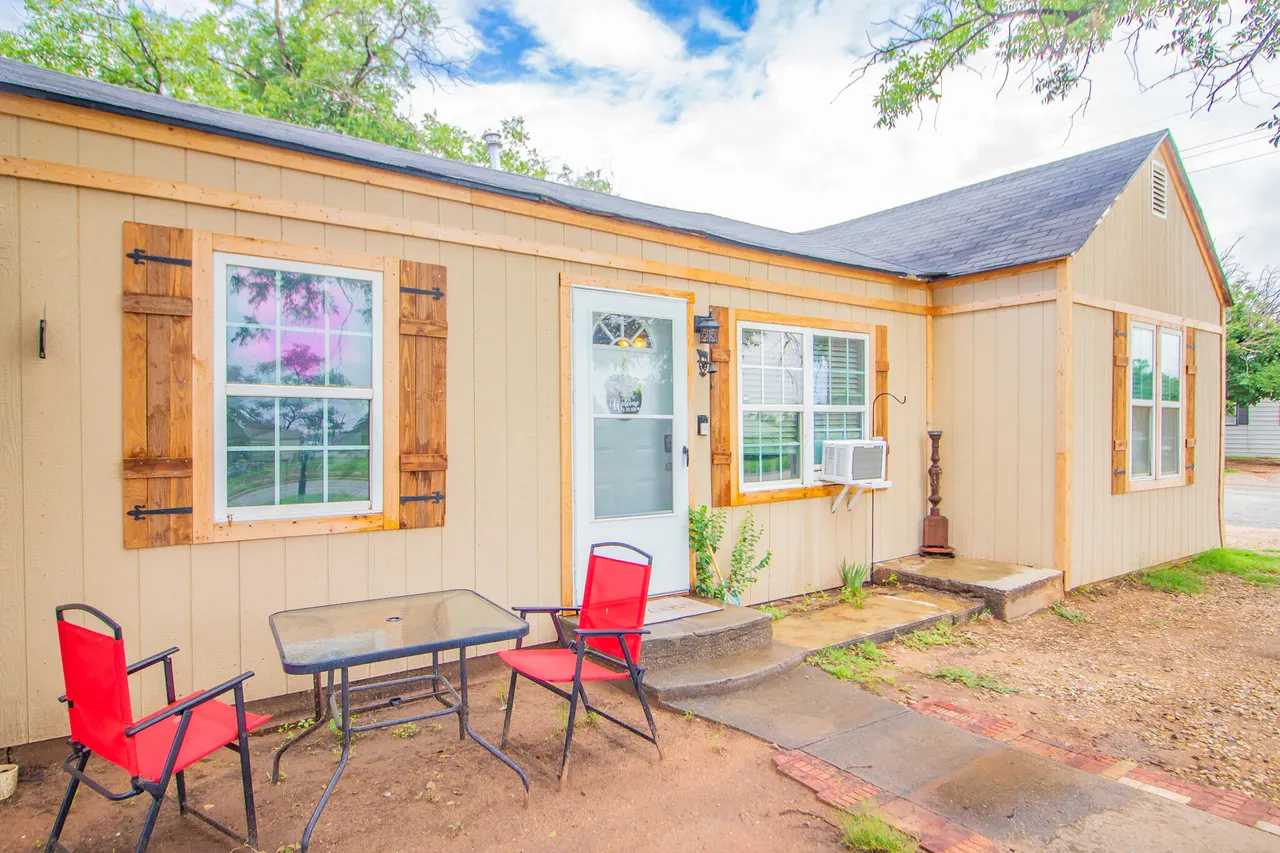 Photo 3 — 1501 8th Street, Levelland, TX 79336