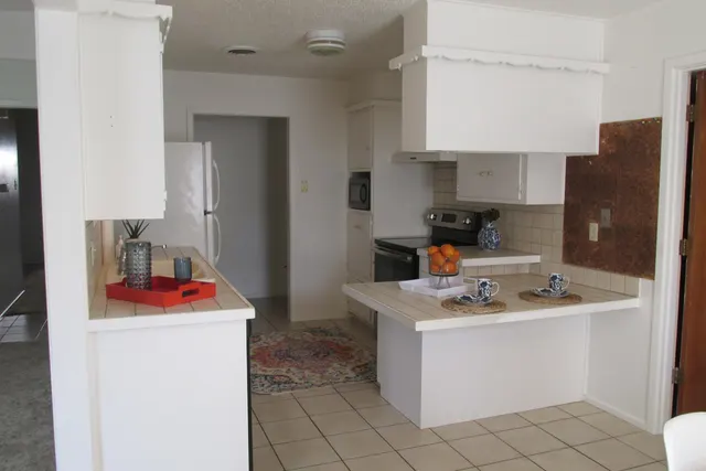 Photo 4 — 2008 69th Street, Lubbock, TX 79412
