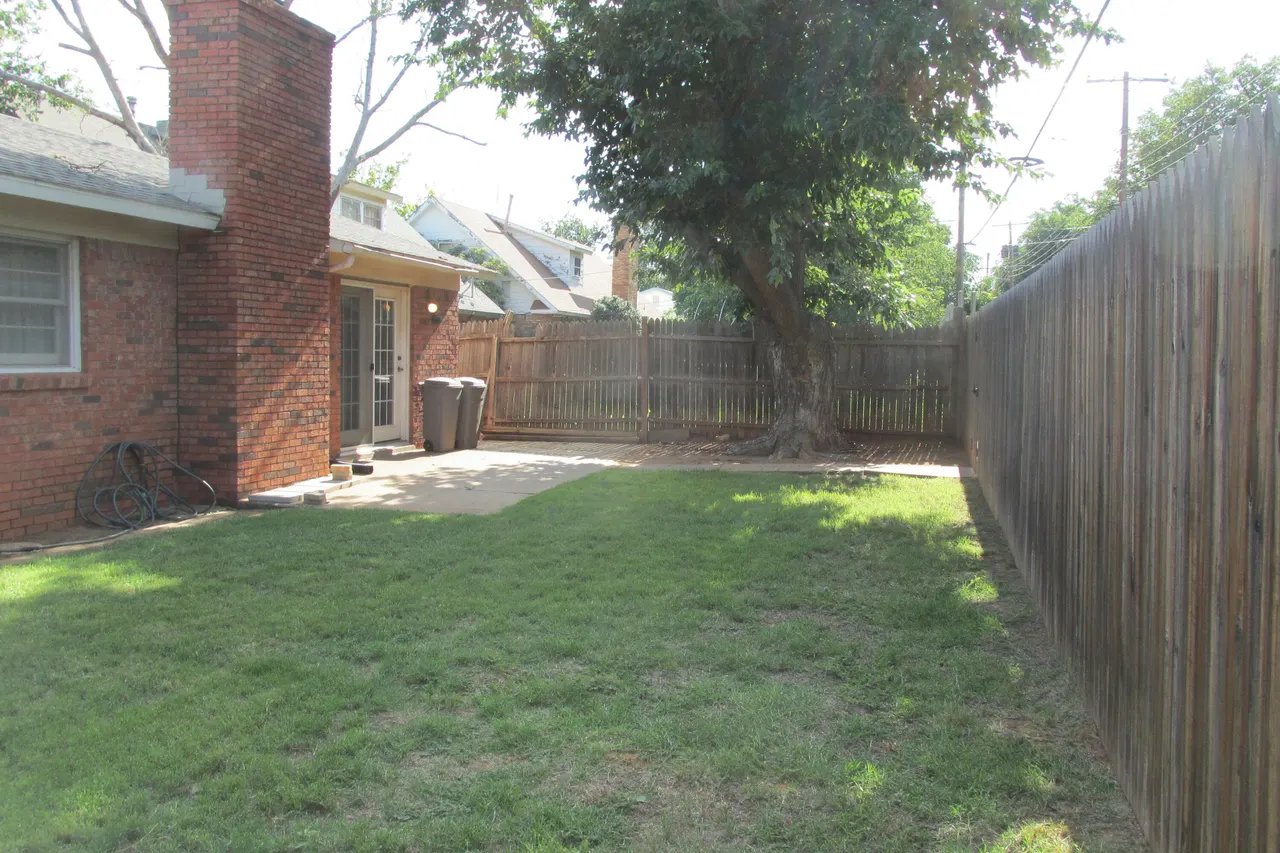 Photo 17 — 2008 69th Street, Lubbock, TX 79412